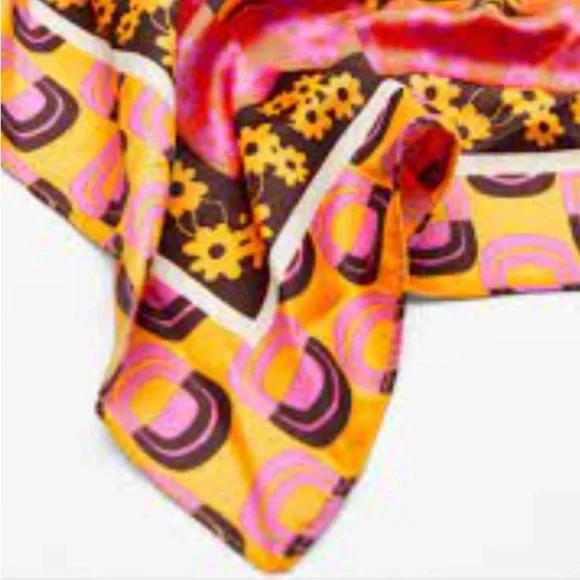 ZARA WOMAN PRINTED HANDKERCHIEF SATIN SCARF NEW WITH TAGS - Picture 12 of 12